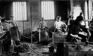 Women chainmakers at Cradley Heath