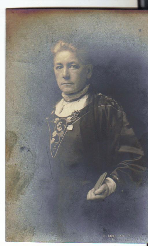 Sarah Bennet, photographed by Lena Connell