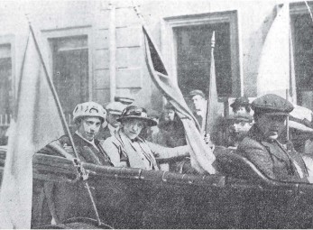 Dorothy Evans (right) after she had left Birmingham to organize for the WSPU in Ulster