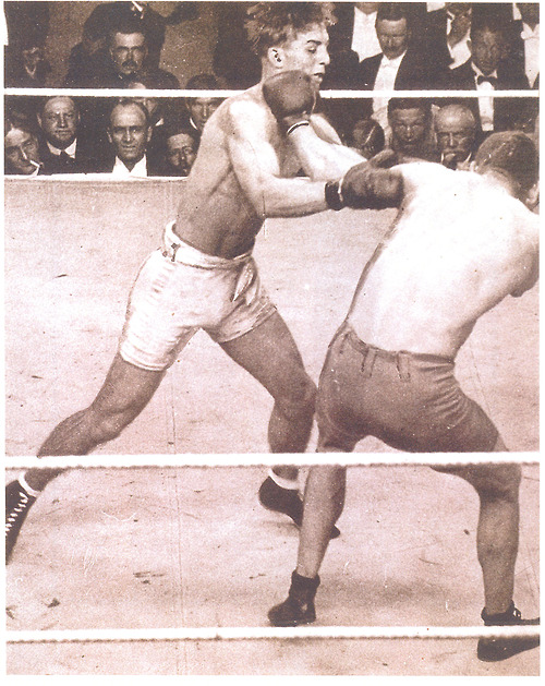 Carpentier and Gunboat Smith (image courtesy of boxingshots.tumblr.com)