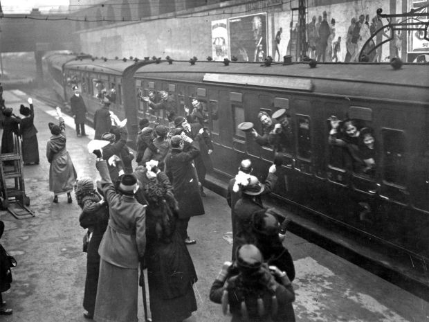 Waving good-bye to soldiers returning to the Front, Victoria Station 1915